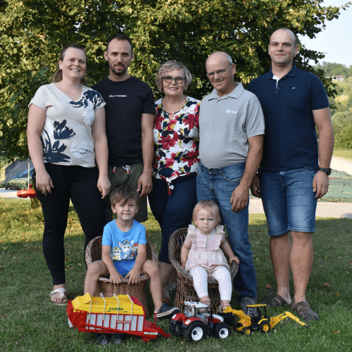Kmetija Lemež v 6 letih z izboljšavami in pametnimi ovratnicami za 40 % dvignila mlečnost